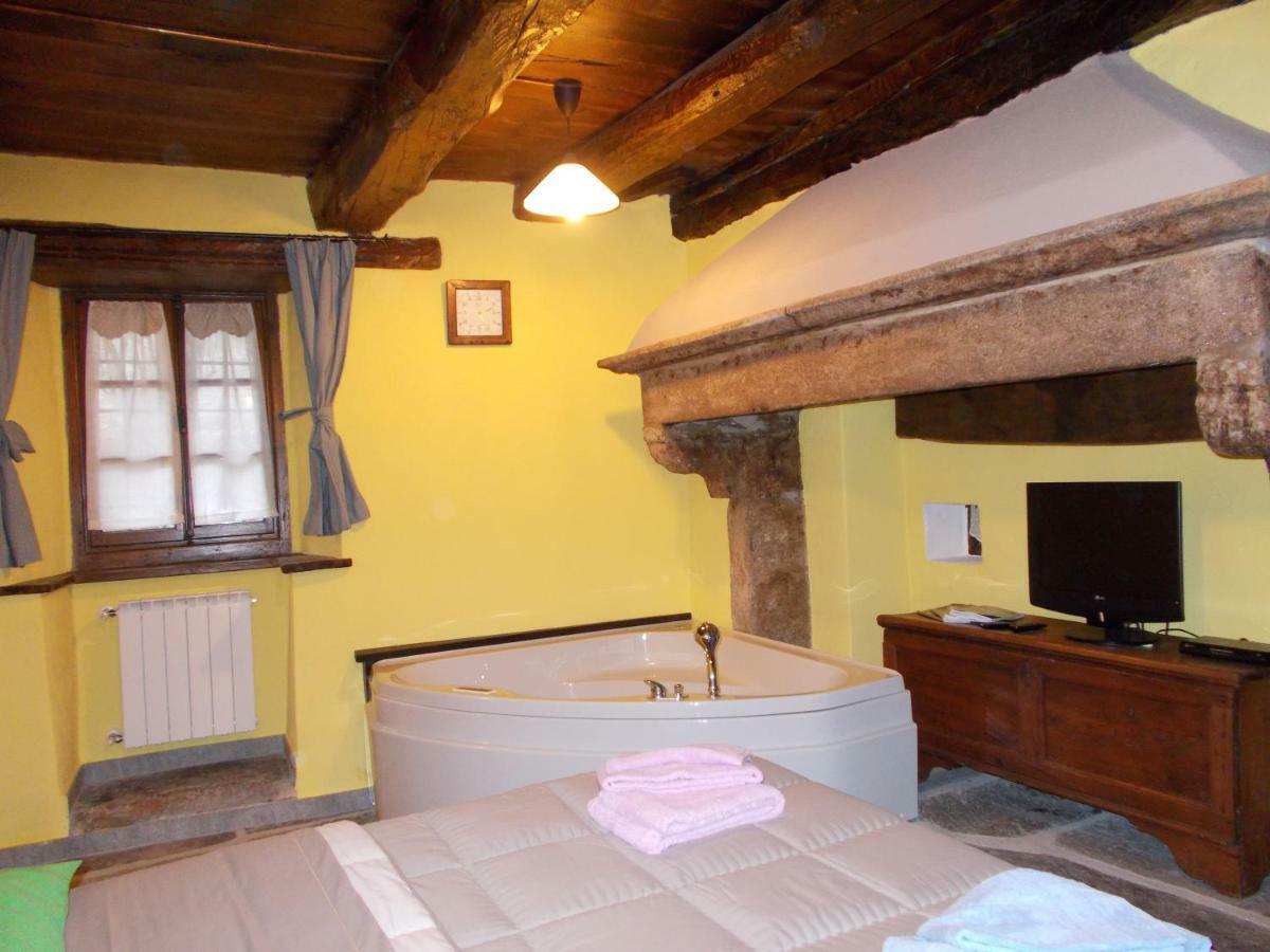 ドモドッソラ Il Borgo Di Monicaヴィラ エクステリア 写真