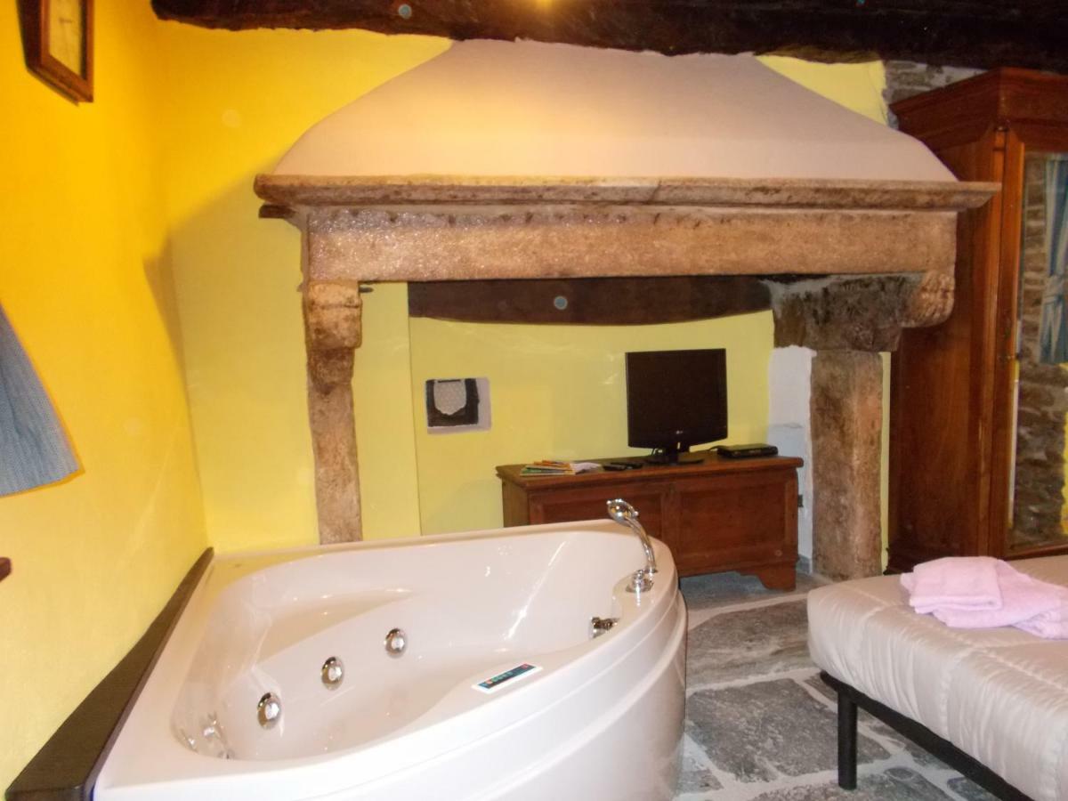 ドモドッソラ Il Borgo Di Monicaヴィラ エクステリア 写真