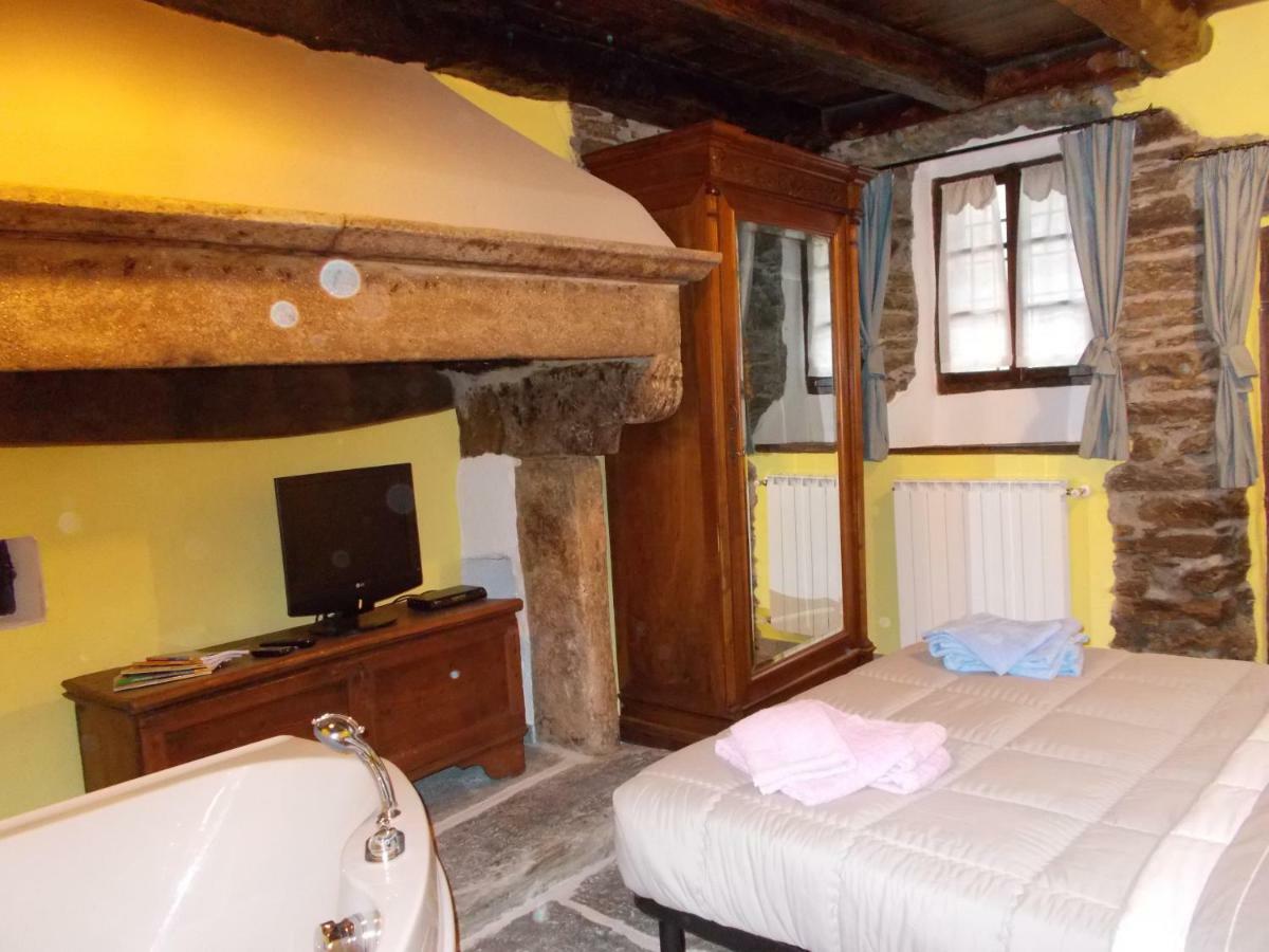 ドモドッソラ Il Borgo Di Monicaヴィラ エクステリア 写真