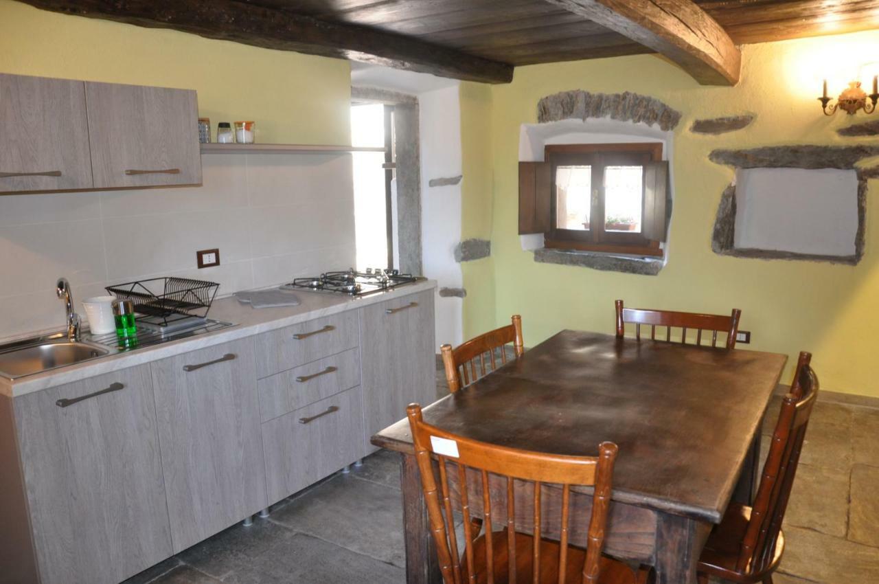 ドモドッソラ Il Borgo Di Monicaヴィラ エクステリア 写真