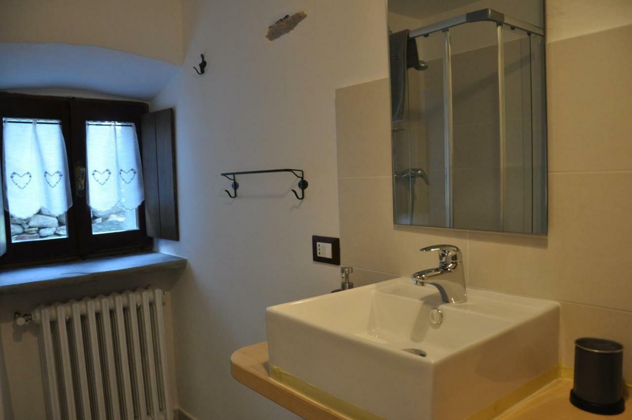 ドモドッソラ Il Borgo Di Monicaヴィラ エクステリア 写真